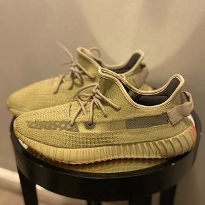 Yeezy 350 V2 Sulfur